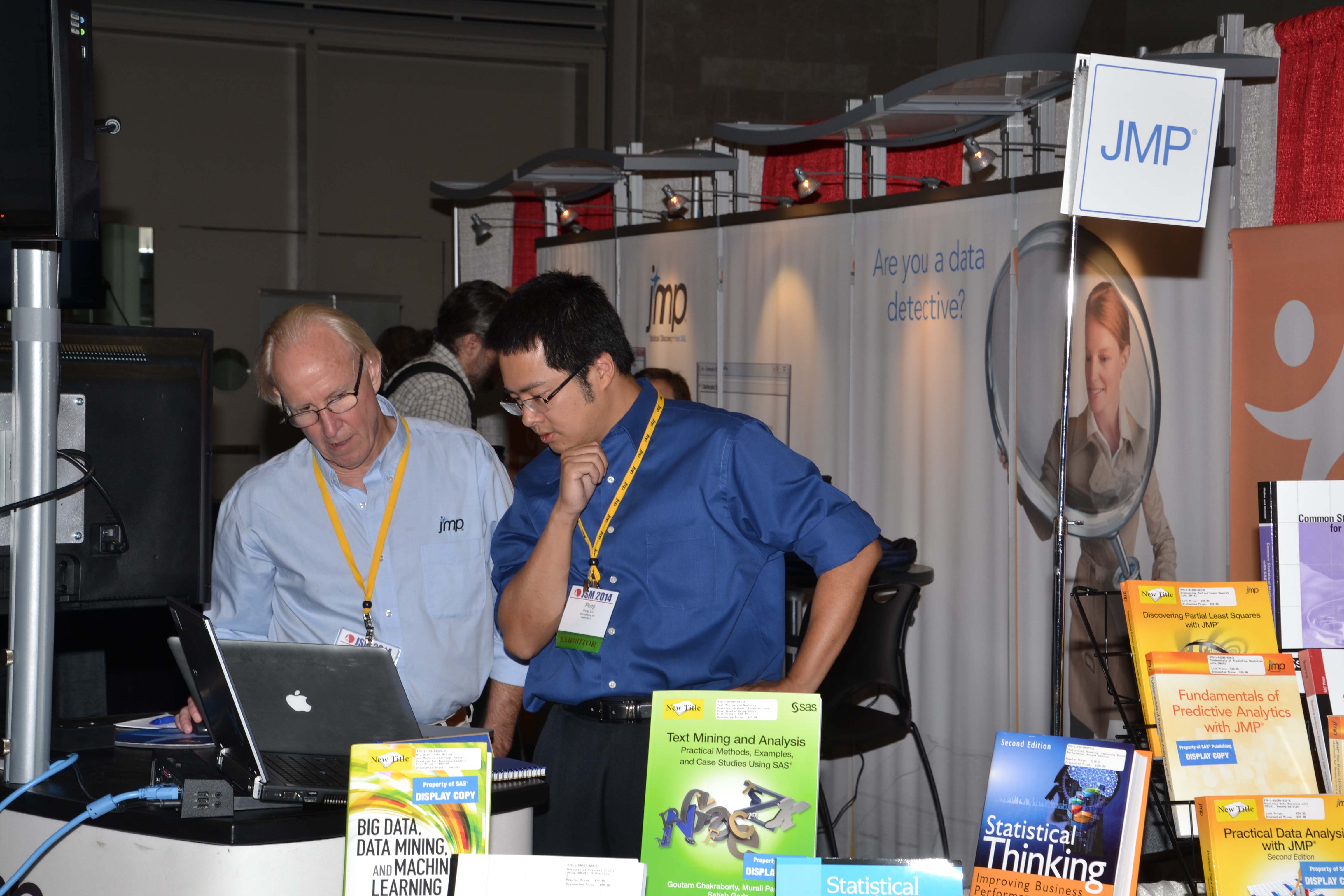 Bradley Jones and Peng Liu at the JMP booth in the exhibit hall
