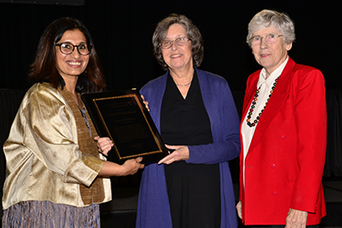 Bhramar Mukherjee (left) and Lynne Billard present the Florence Nightingale David Award to Susan Ellenberg, University of Pennsylvania.
