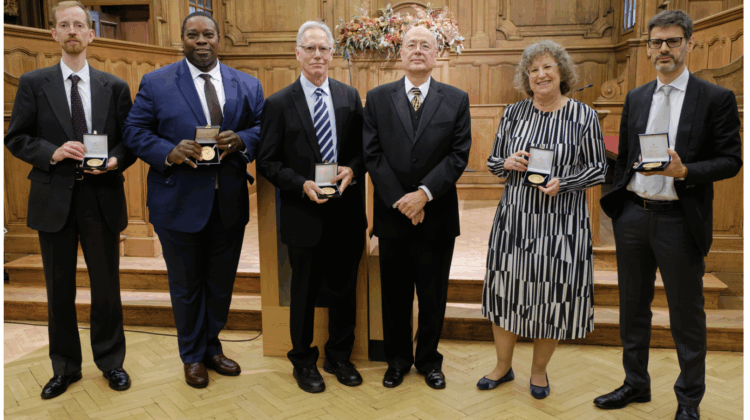 From left: Thomas Richardson of the University of Washington, Eric Tchetgen Tchetgen of the University of Pennsylvania, James Robins of Harvard University, Peter Rousseeuw, Andrea Rotnitzky of the Universidad Torcuato di Tella in Argentinië, and Miguel Hernán of Harvard University Photo by Filip Van Loock