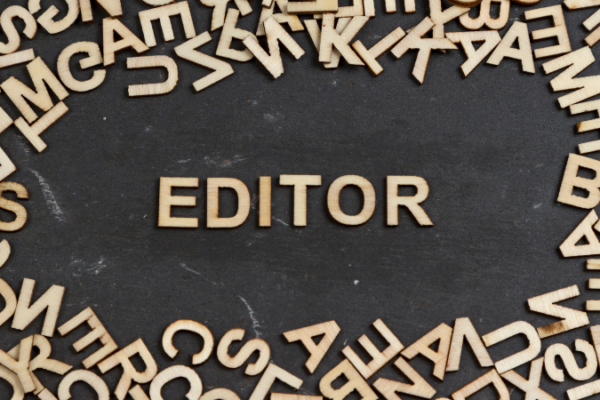 The word EDITOR surrounded by wooden letters